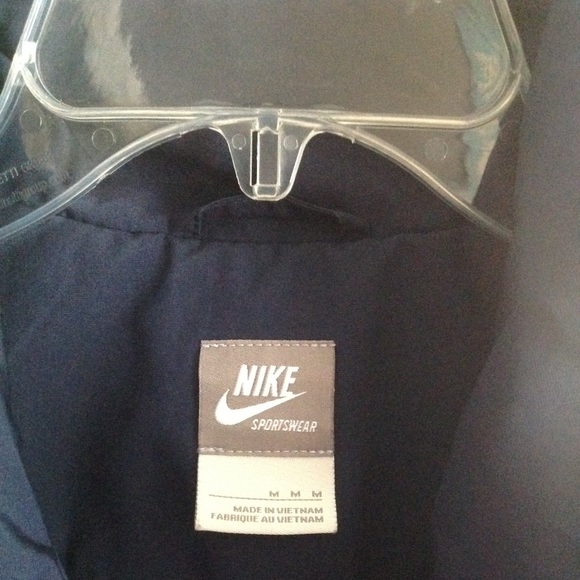 COPY - Nike jacket good condition. - Picture 2 of 3
